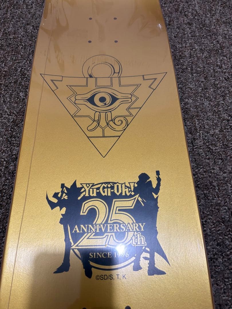 新品　遊戯王　25周年　スケートボード　デッキ　ゴールド　MEDICOM TOY