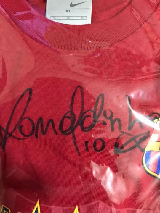 サッカー元ブラジル代表ロナウジーニョ直筆サイン入りTシャツ  ☆激レア☆