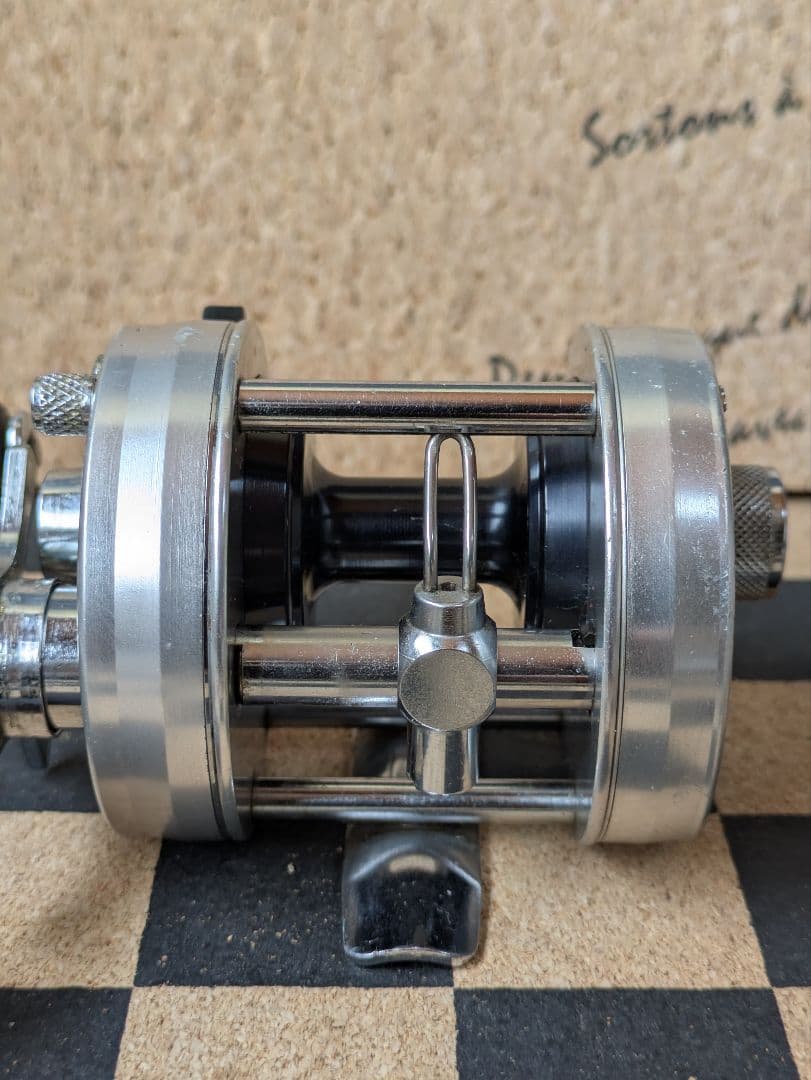 リール 1339. ABU Ambassadeur 2500C