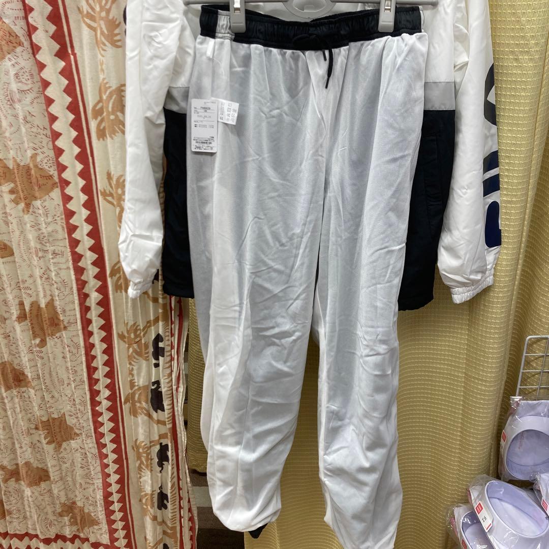 フィラ　ウインドブレイカー上下セット　サイズSとM