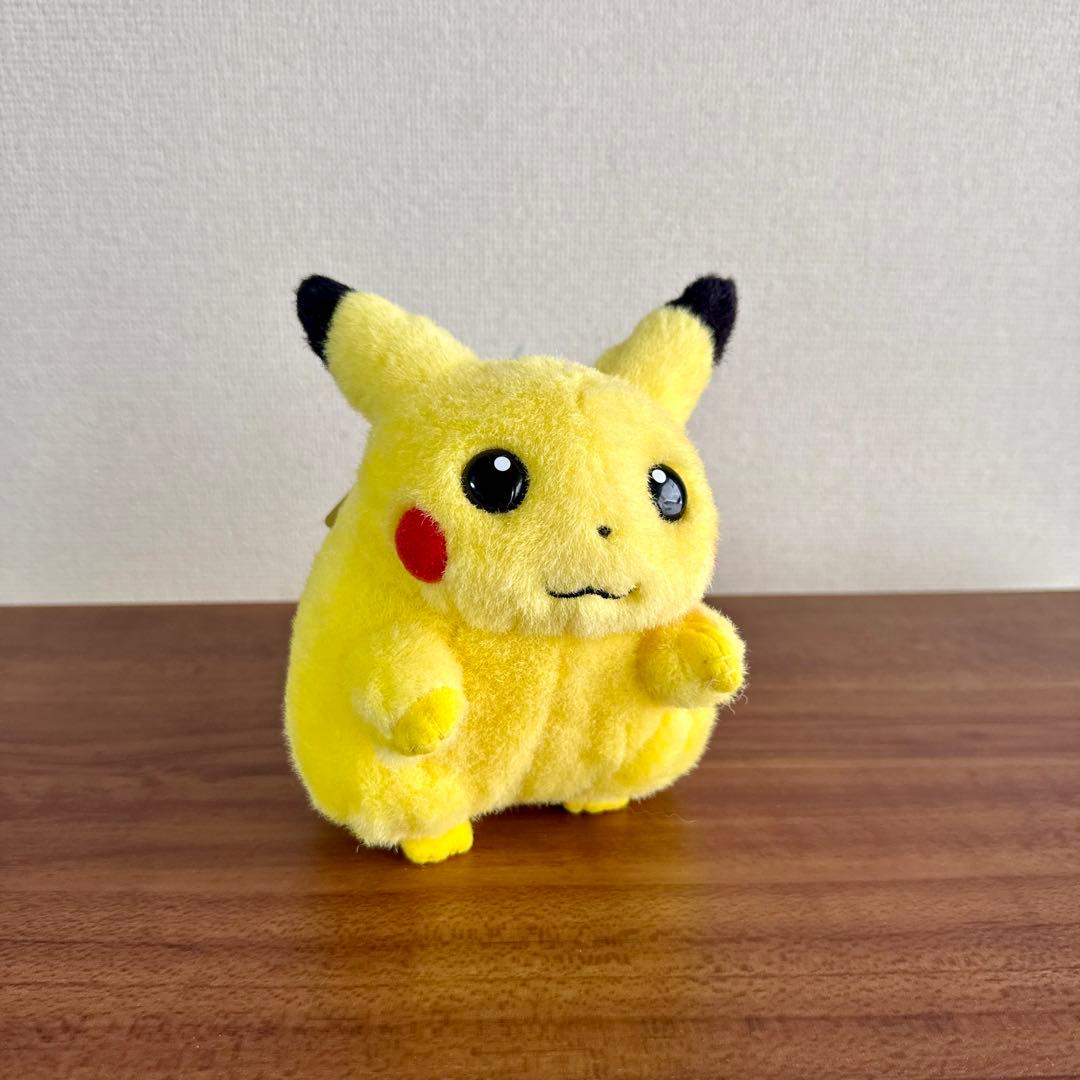初期ピカチュウ　TOMY ぬいぐるみ