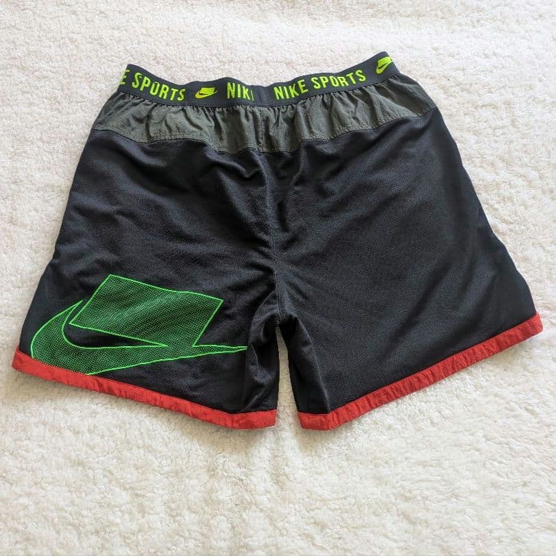 ナイキ Nike ノースリーブ 裏フリース　ショートパンツセットアップ