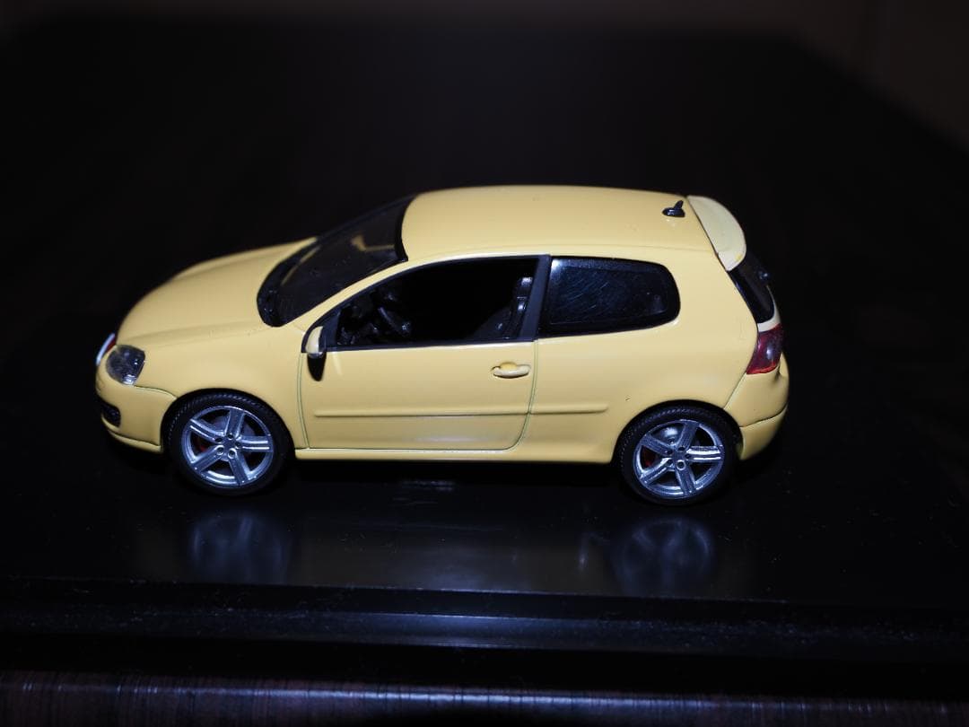 ぽてと*さん　専用　NOREV VW Golf GTI Pirelliイエロー