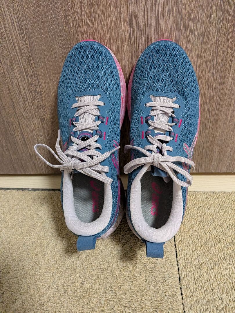 【値下しました】超美品！ASICS ヌーサトライ16 26.0 cm 青/ピンク