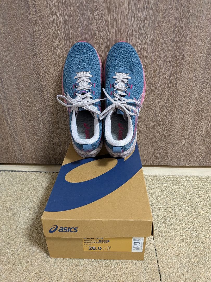 【値下しました】超美品！ASICS ヌーサトライ16 26.0 cm 青/ピンク