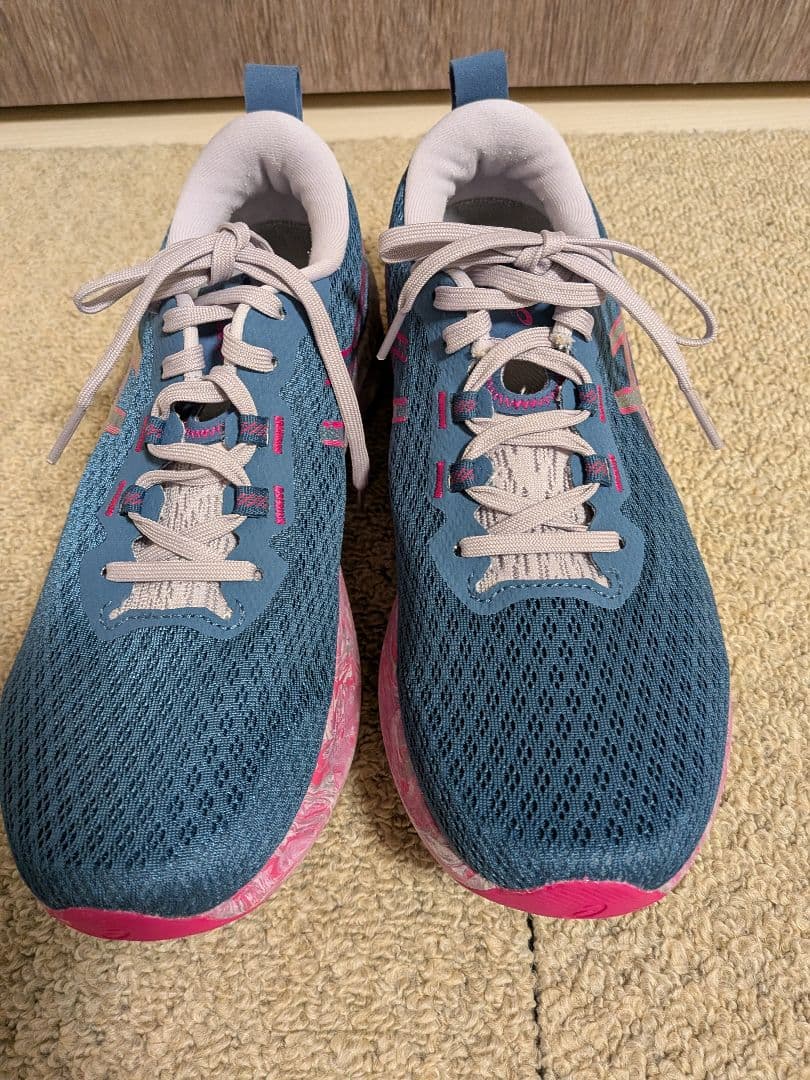 【値下しました】超美品！ASICS ヌーサトライ16 26.0 cm 青/ピンク