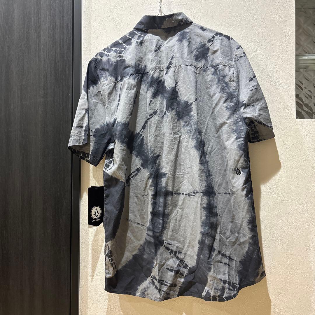 新品ボルコムシャツ