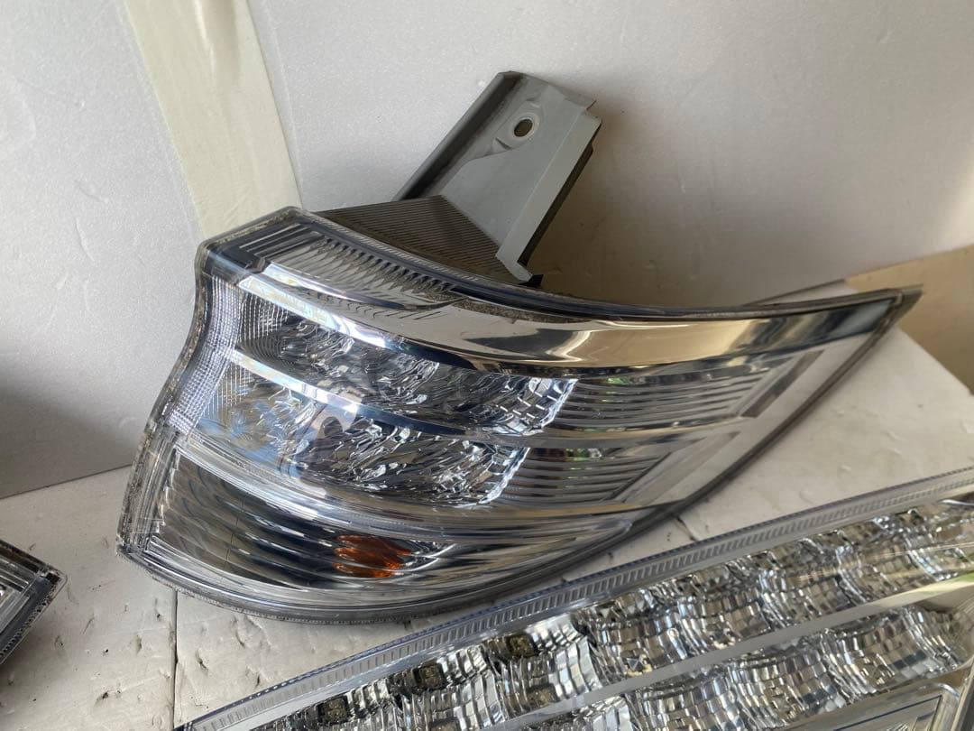 トヨタ エスティマ 50系 純正 テールランプ一式 LED 左右セット