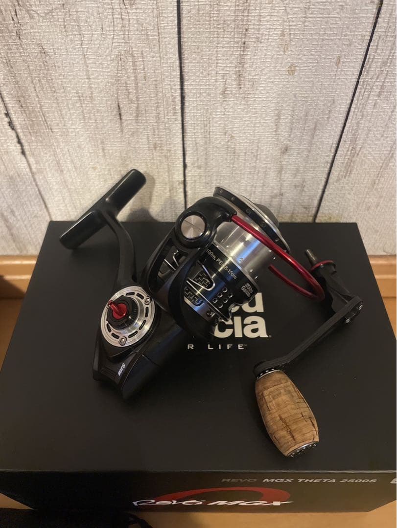 リール REVO MGX THETA 2500S