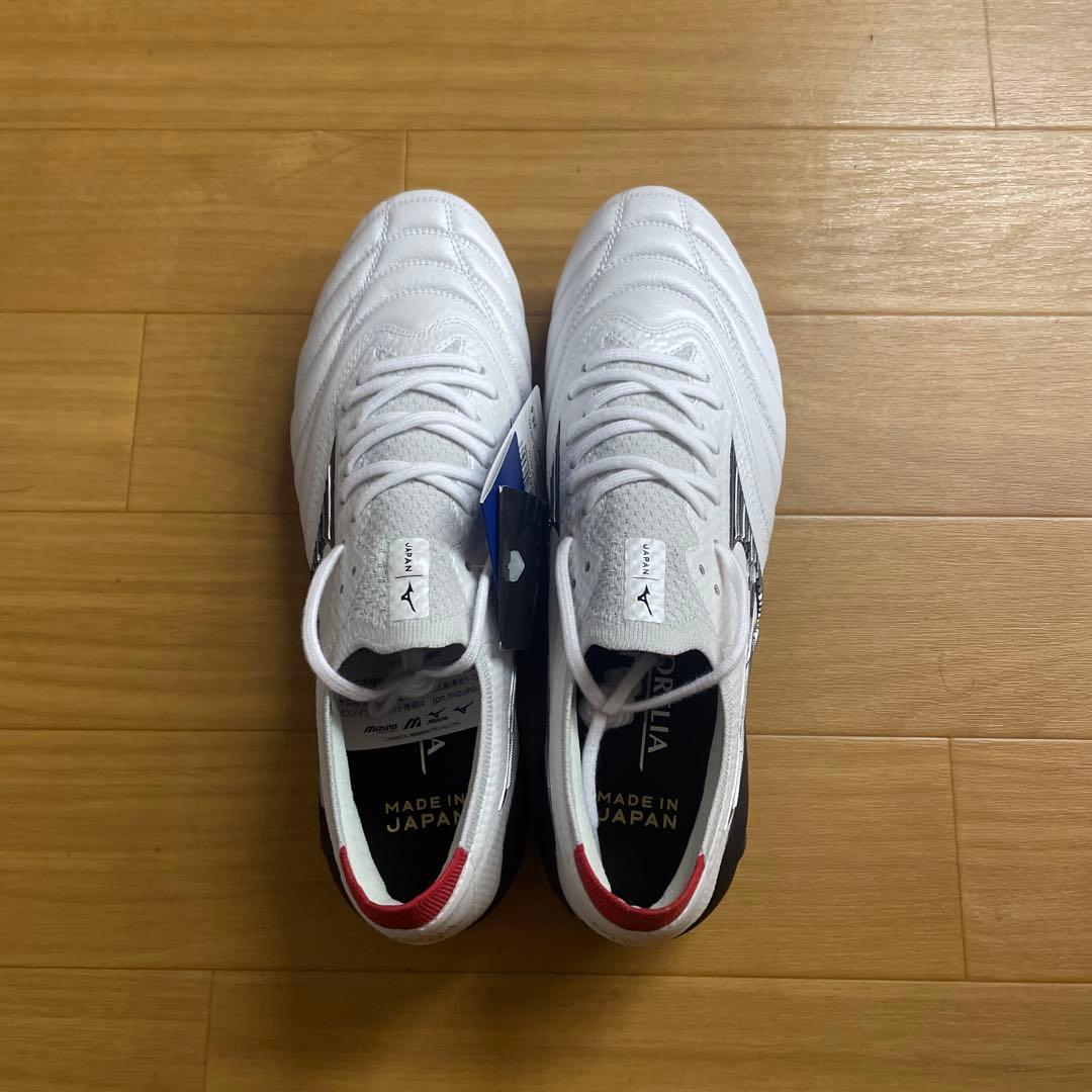 ミズノ モレリアNEO IV β JAPAN ホワイト × ブラック 25.5
