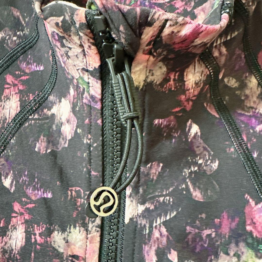 美品✨lululemon ルルレモン 花柄 黒 紫 花 ジャケット 海外古着