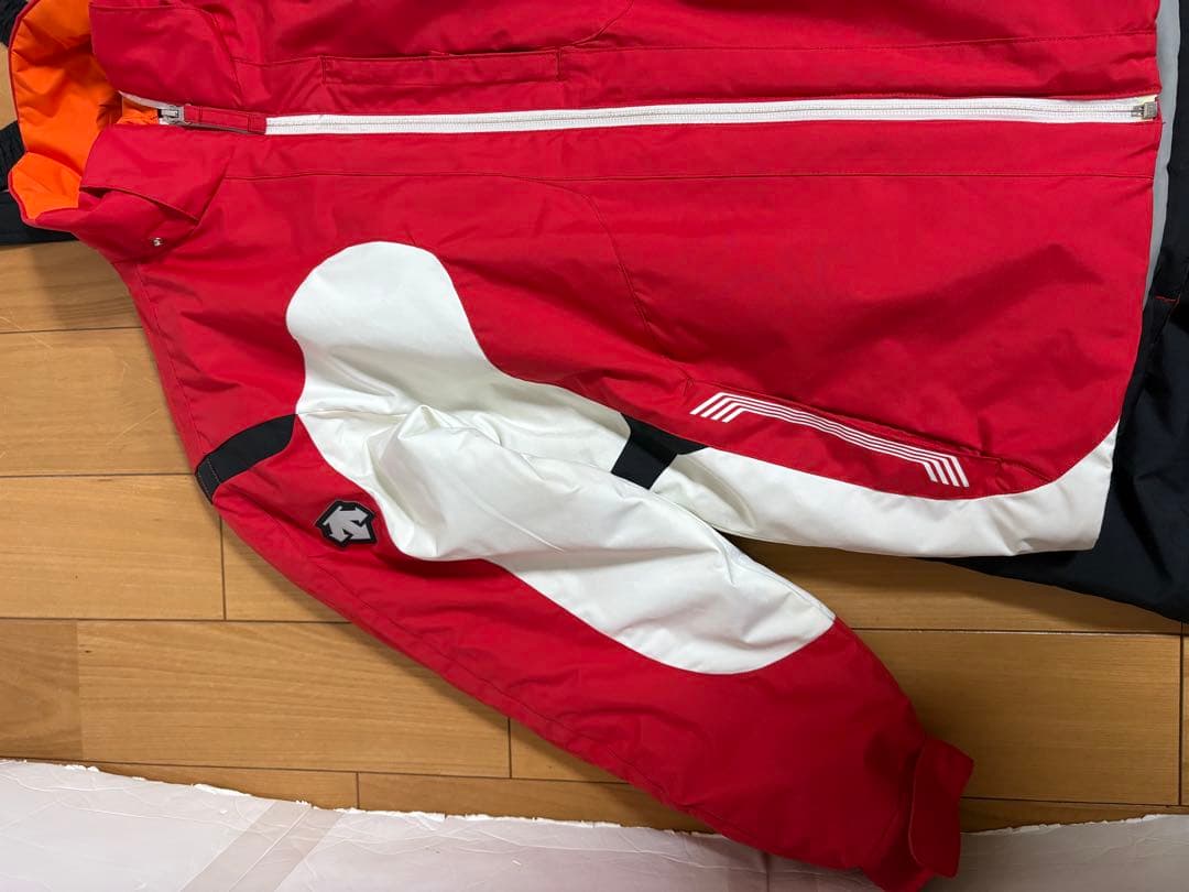 DESCENTE デサント ジュニアスキーウェア 上下 150サイズ（調整可）