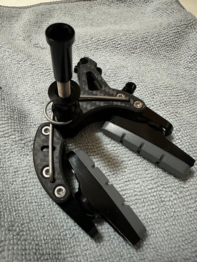 新品/超軽量自転車カーボンベースブレーキキャリパー/アルミリムパッド/フロント用