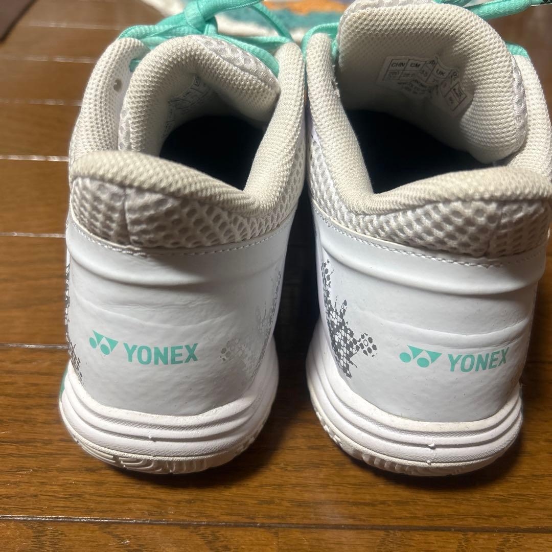 GW限定セール　YONEX バドミントンシューズ ホワイト/ミント26センチ
