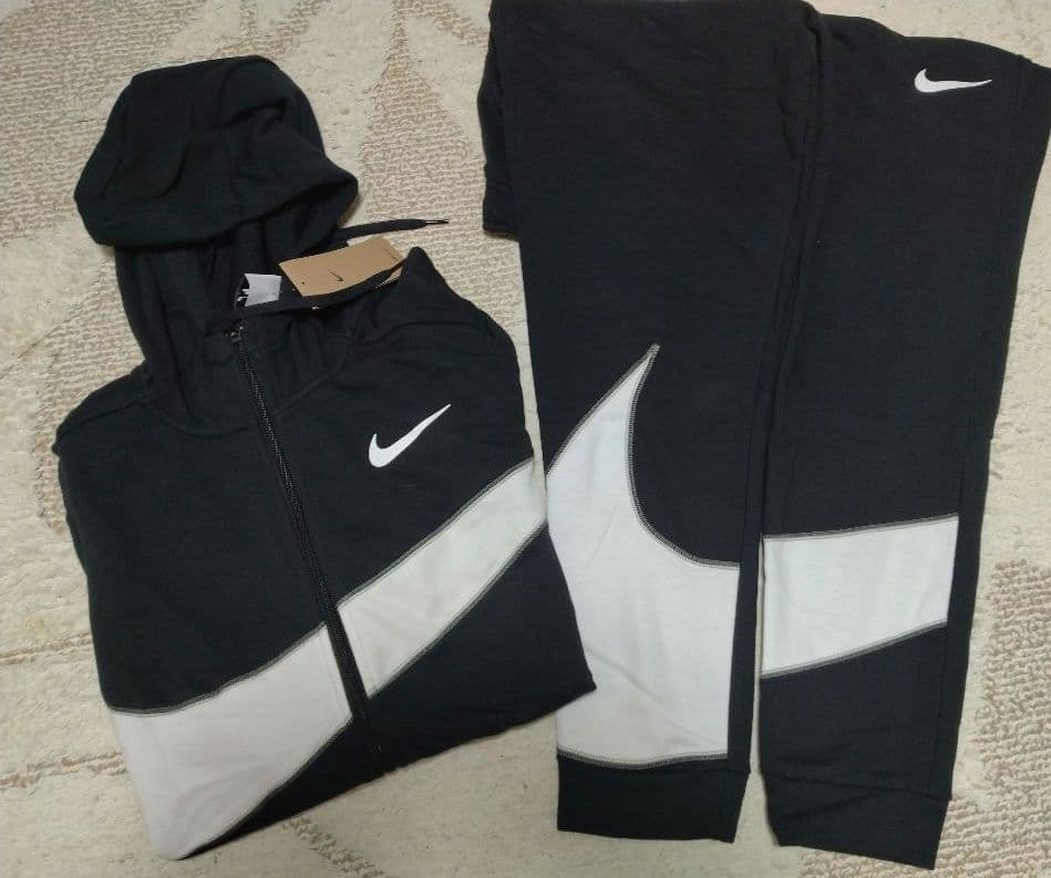新品ナイキ(NIKE) ジャケット　パンツ セットアップ　定価18,080円