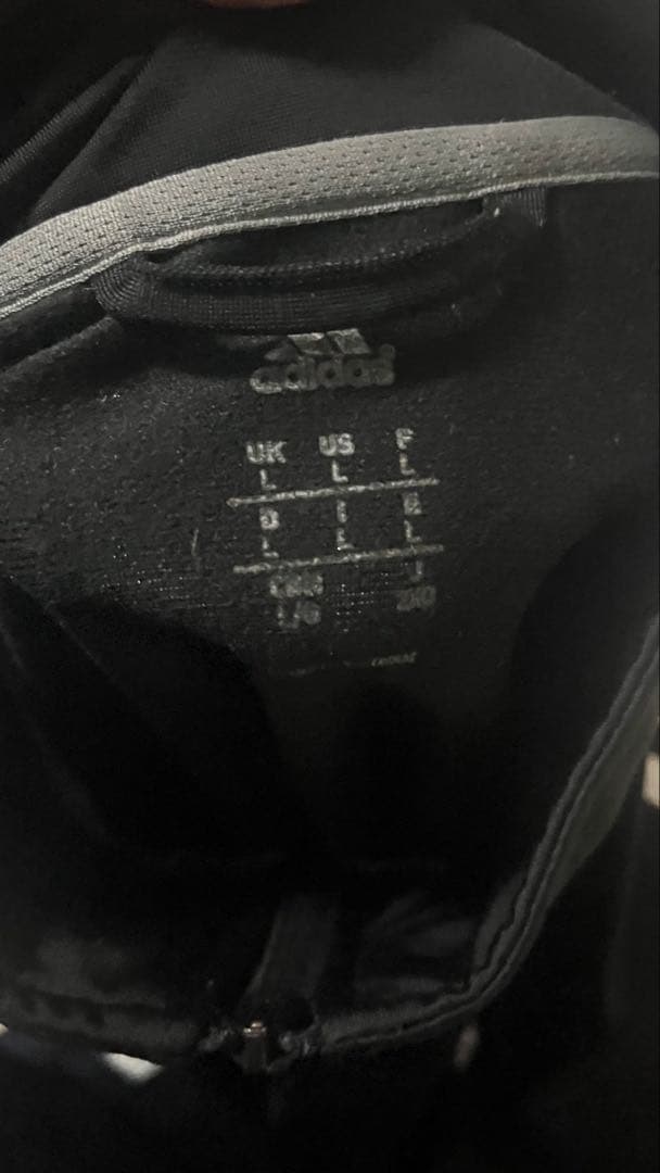 adidasトラックジャケット