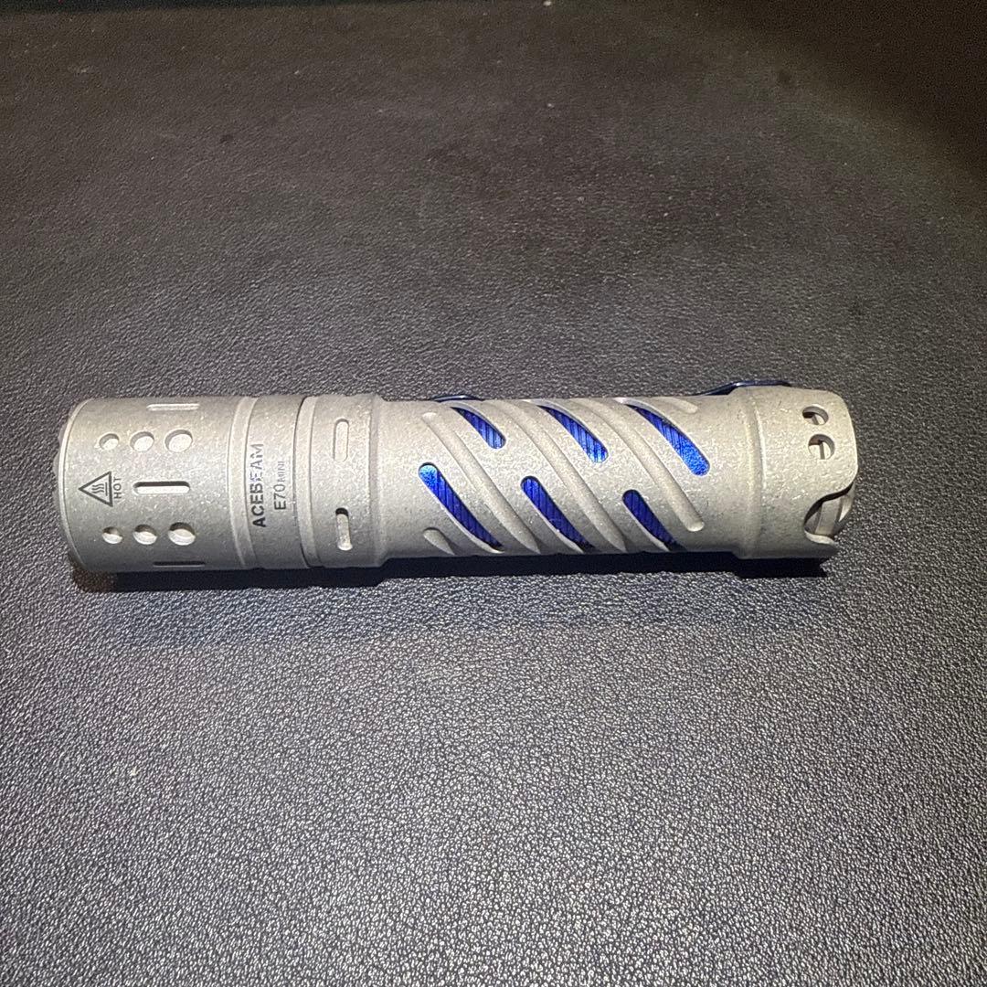 ACEBEAM E70 MINI (ストーンウォッシュ チタン)　懐中電灯