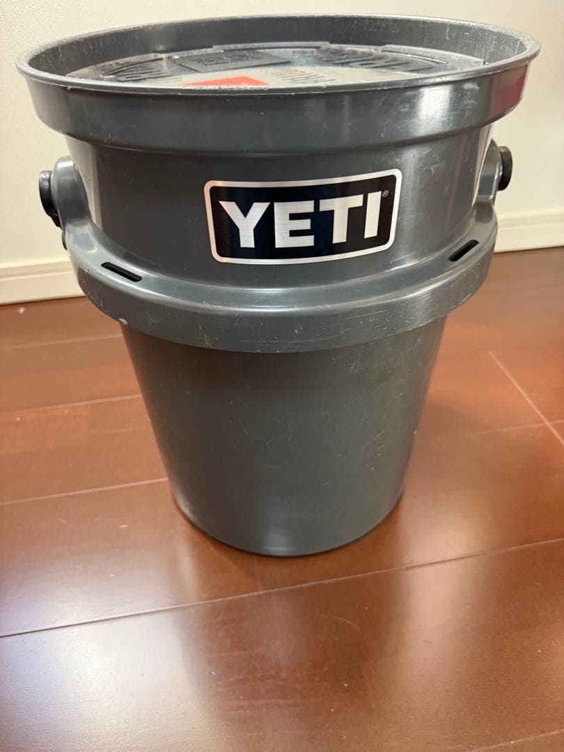 YETI イエティ バケツ ロードアウト チャコールFRIDAY CAMP蓋付き