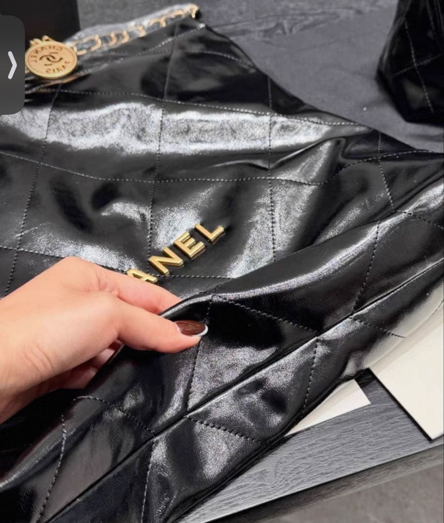 CHANEL ブラック キルティング ショルダーバッグ 35 x 37 x 7