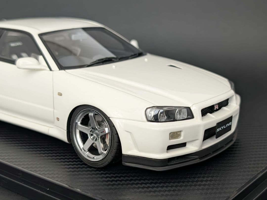 イグニッションモデル 1/18 GT-R BNR34 V-specⅡ ホワイト