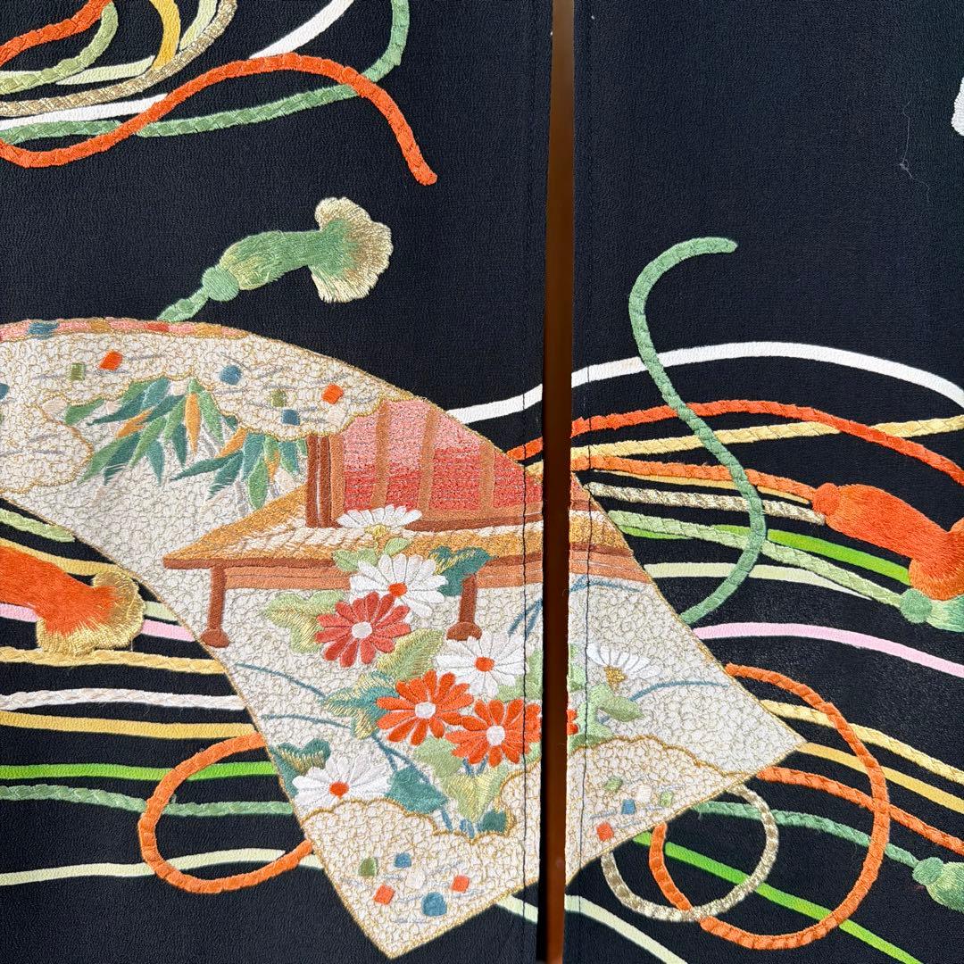 華やかな刺繍の黒いのれん、着物素材、ゴージャスな暖簾のれん！