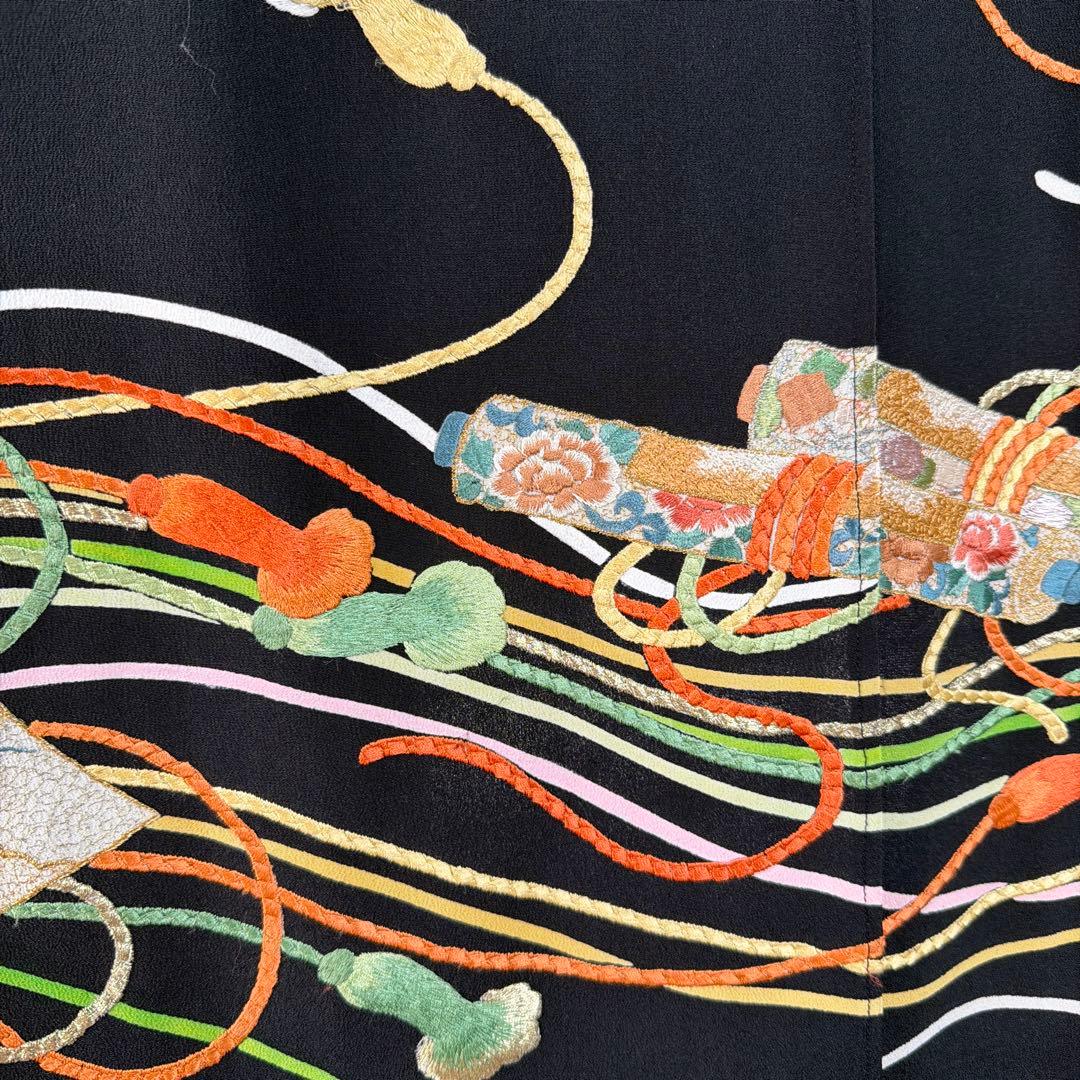 華やかな刺繍の黒いのれん、着物素材、ゴージャスな暖簾のれん！