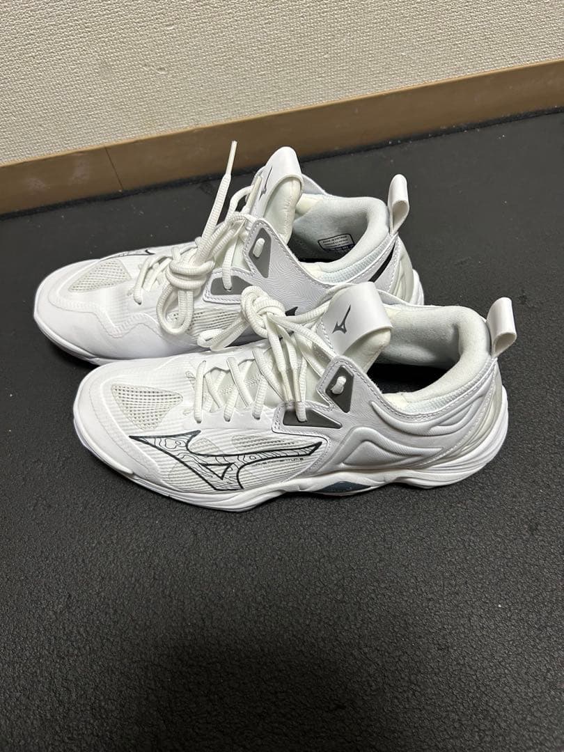 Mizuno ウェーブモーメンタム3 MID 26.5cm ホワイトあずき