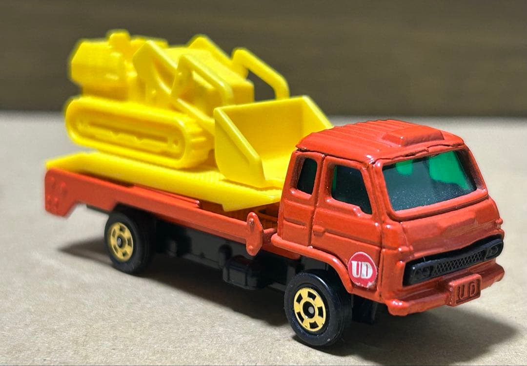 トミカ UD コンドル ブルドーザーキャリア 日本製