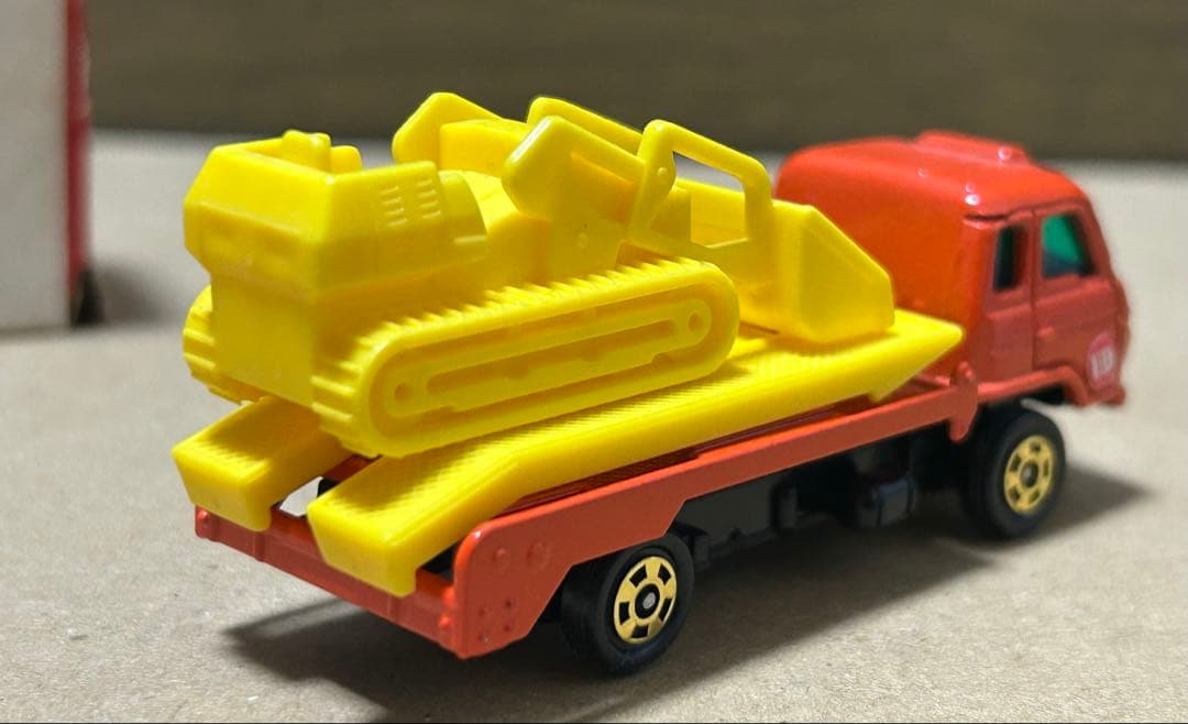 トミカ UD コンドル ブルドーザーキャリア 日本製