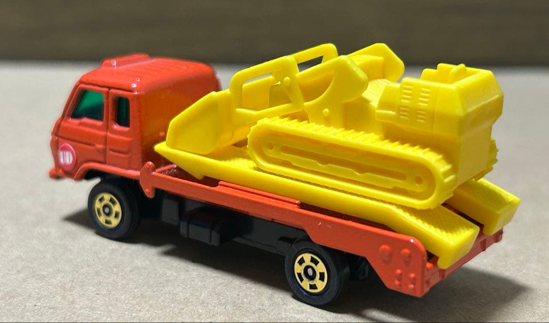 トミカ UD コンドル ブルドーザーキャリア 日本製