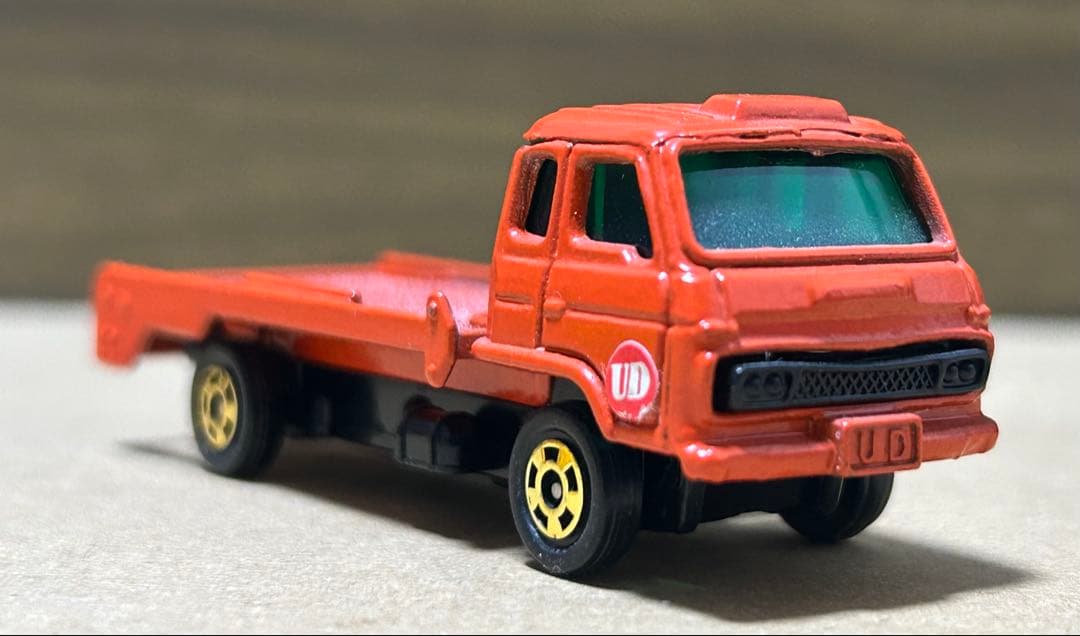 トミカ UD コンドル ブルドーザーキャリア 日本製