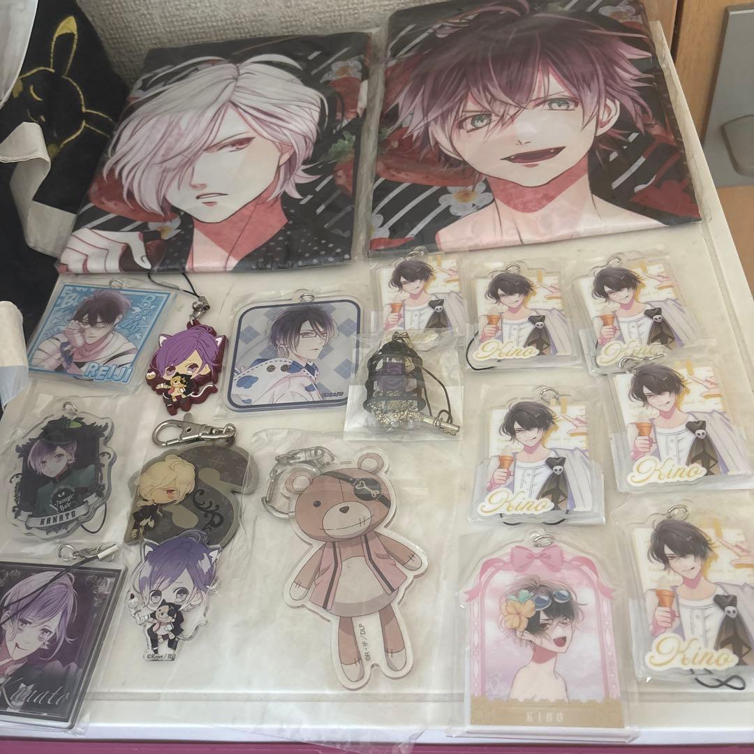 DIABOLIKLOVERS缶バッジなど多数セット売り新品未使用未開封です！