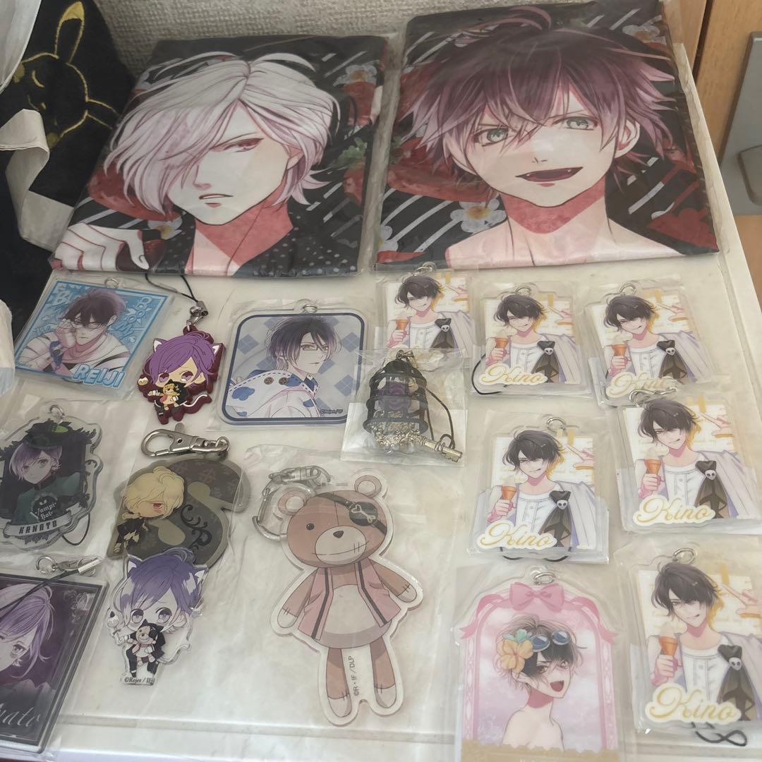 DIABOLIKLOVERS缶バッジなど多数セット売り新品未使用未開封です！