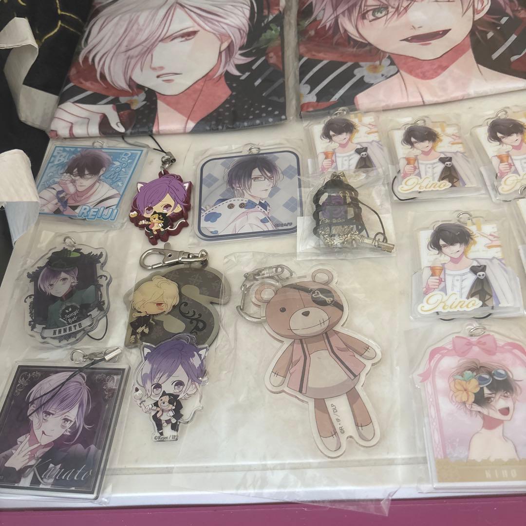 DIABOLIKLOVERS缶バッジなど多数セット売り新品未使用未開封です！