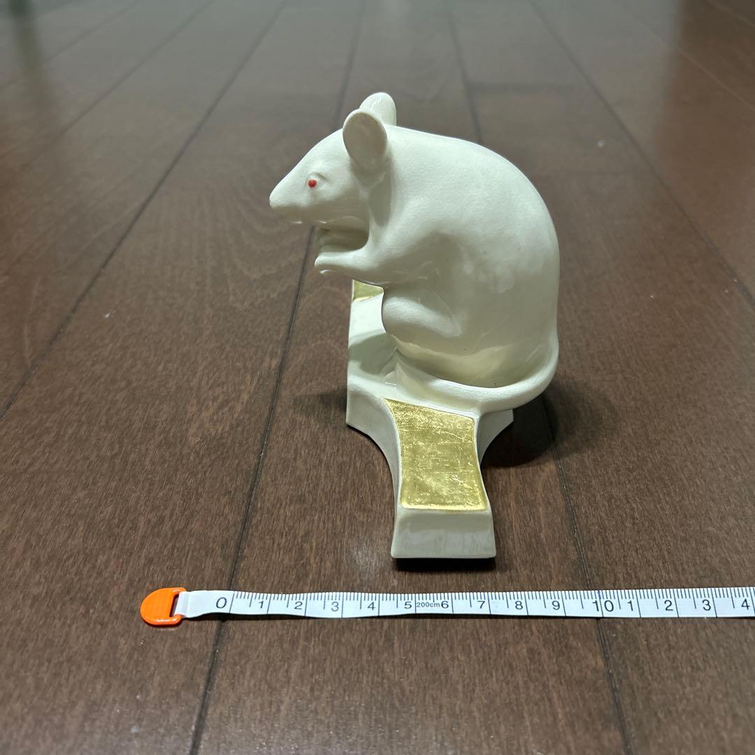 楠部弥弌 陶器製ネズミの置物 白と金