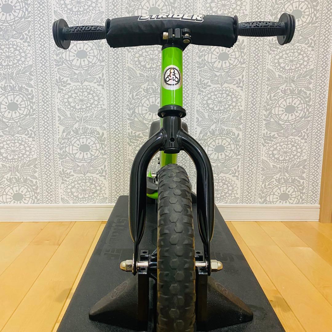 STRIDER キックバイク スポーツ　12インチ ロッキングベース付き