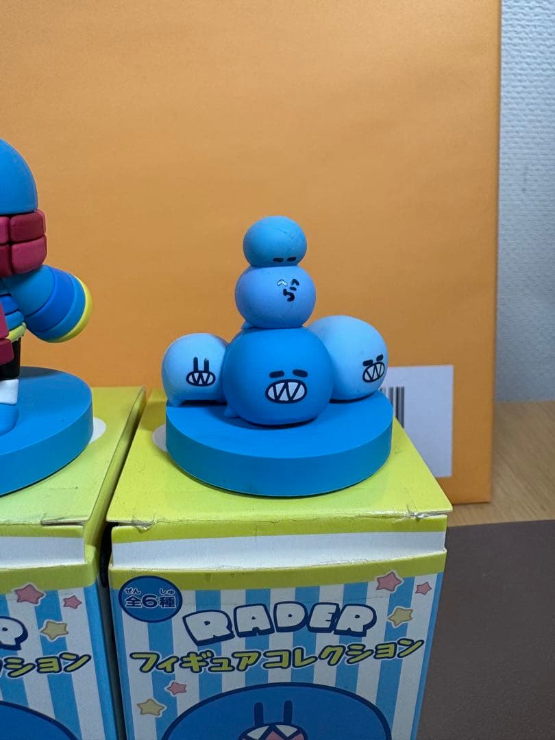 らっだぁフィギュア　缶バッチ　ヴィレッジバンガード　箱あり　美品