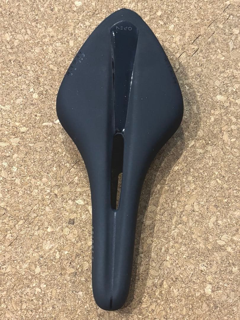 Fizik サドル ARIONE OPEN R1 カーボンレール