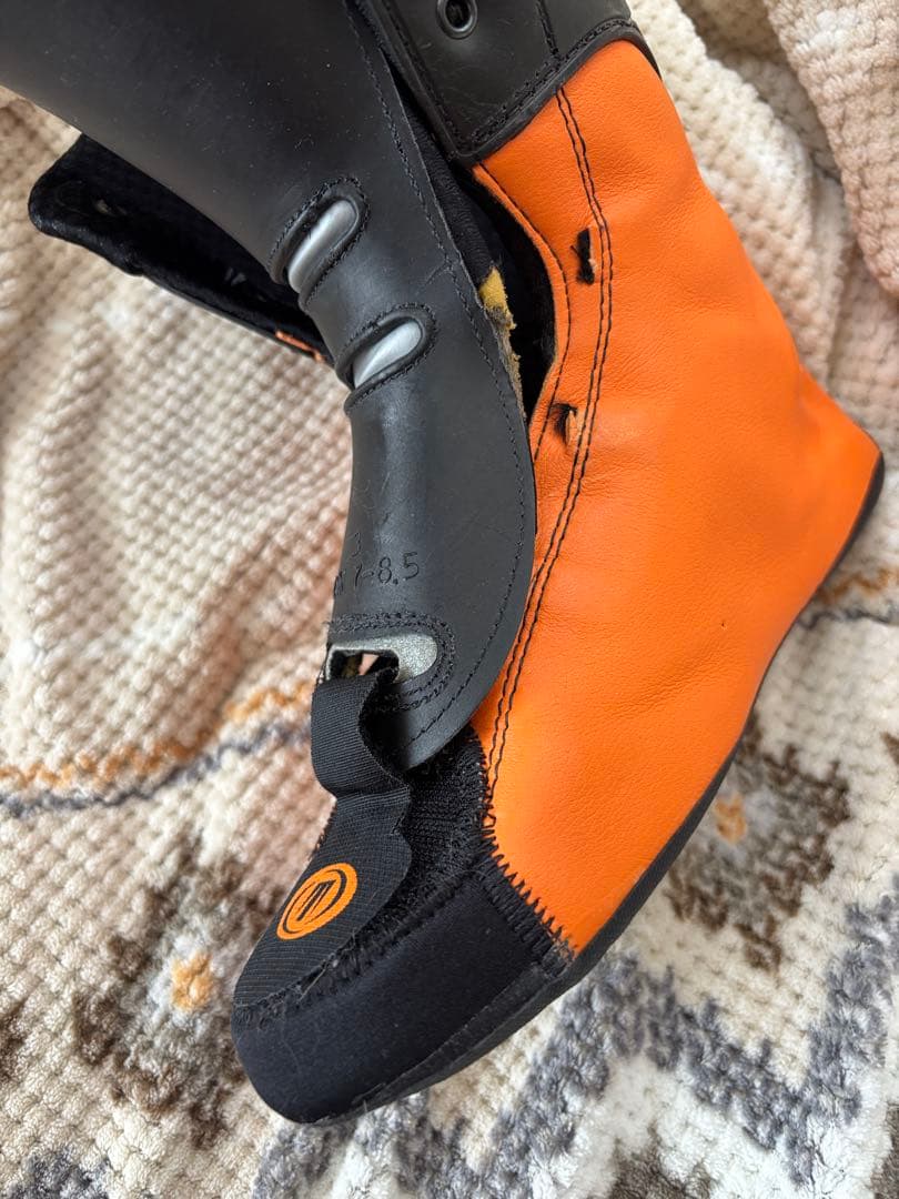 ほぼ新品　TECNICA DIABLO スキー用ブーツ　レーシング