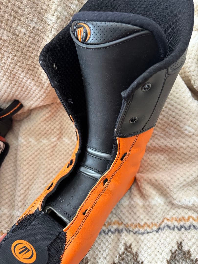 ほぼ新品　TECNICA DIABLO スキー用ブーツ　レーシング