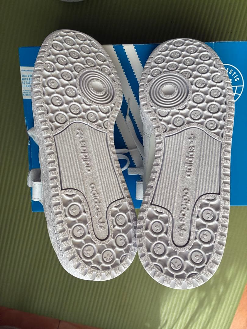 adidas バスケットボールシューズ ホワイト