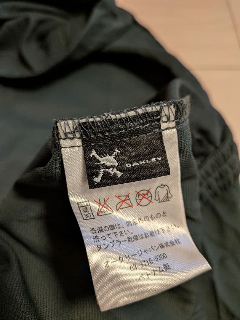 OAKLEY　オークリー薄手トレーニングウエアセットアップ　カーキ　XLサイズ