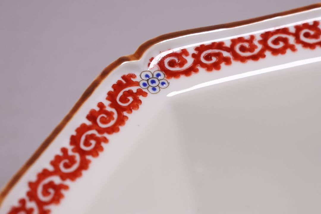 十二代 酒井田柿右衛門 錦 草花紋 八角 菓子器 鉢 共箱【MA683】