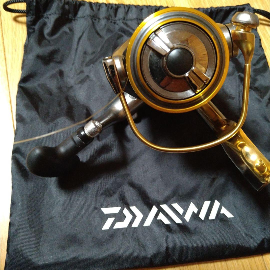 Daiwa レバーブレーキスピニングリール プレイソ3000HLBD 収納袋付き