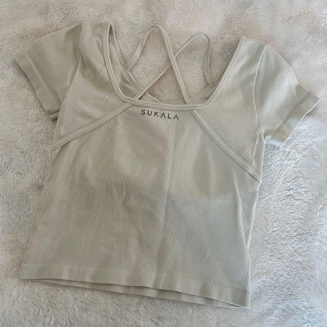 SUKALA カップ付き オープンネックニットTee アイボリー Sサイズ