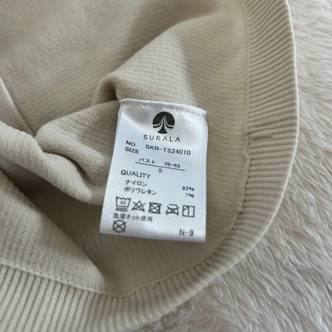 SUKALA カップ付き オープンネックニットTee アイボリー Sサイズ
