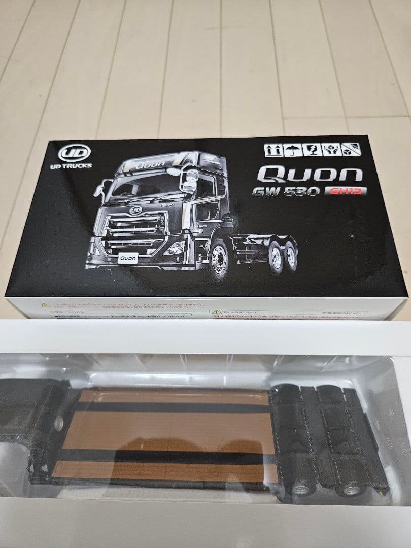UD TRACKS 1/43Scale ミニチュア模型
