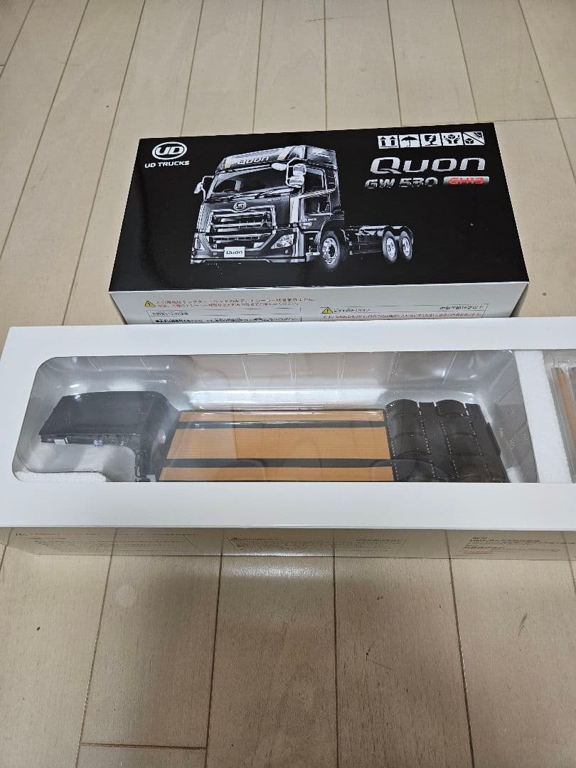 UD TRACKS 1/43Scale ミニチュア模型