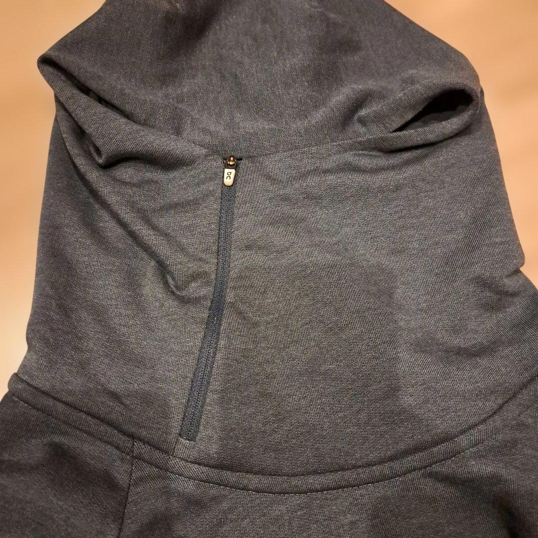 On running ¥29160 XS ネイビー フーディー 　セットアップ