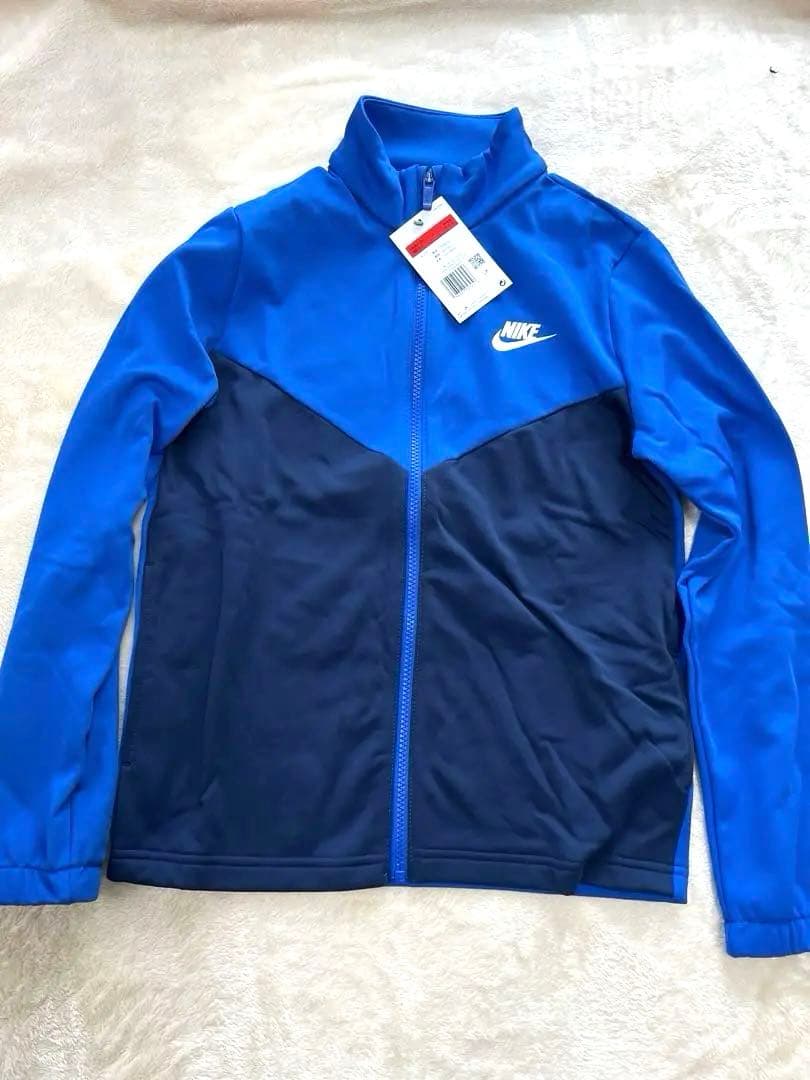 ☆NIKE スポーツウェア　ジャージ　上下セット　　子供　160
